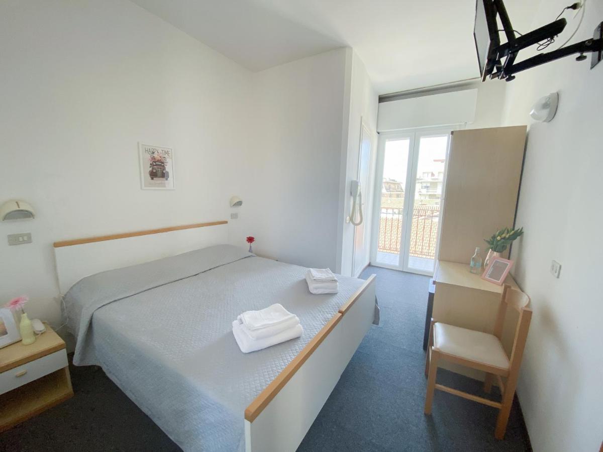 Hotel Berlino Cattolica Dış mekan fotoğraf